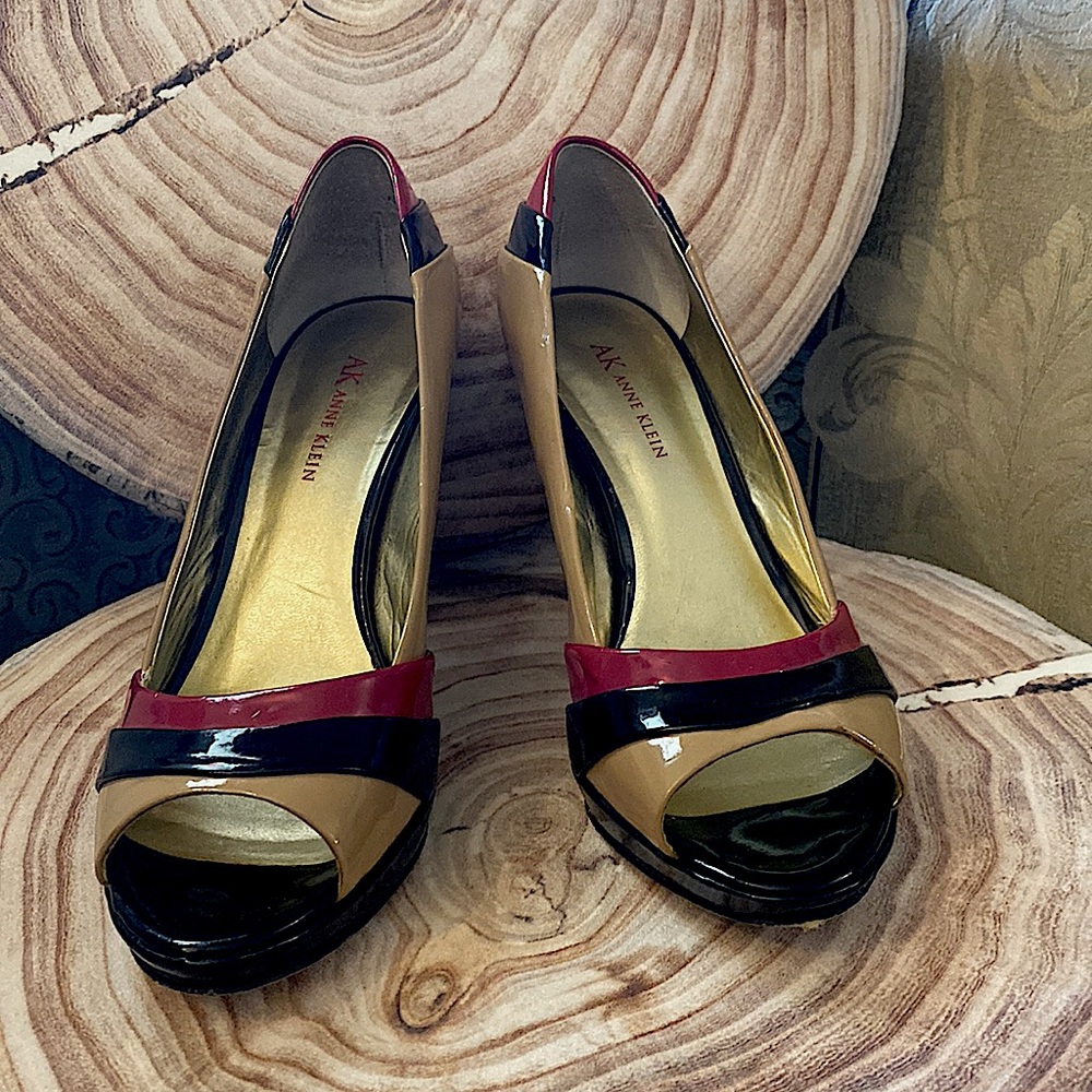 3 colored pumps